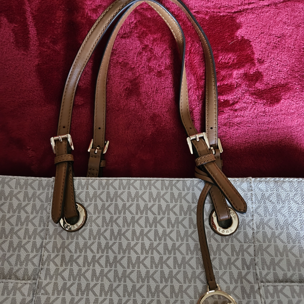 Michael Kors Jet Set Signature Logo Tote Bag in Vanilla with Acorn Trim - Picture 3 of 7